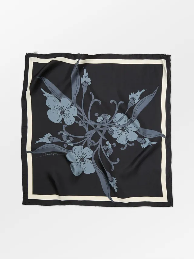 becks-ndergaard-magna-flower-sia-tuch-seide-schwarz-65x65 image 1