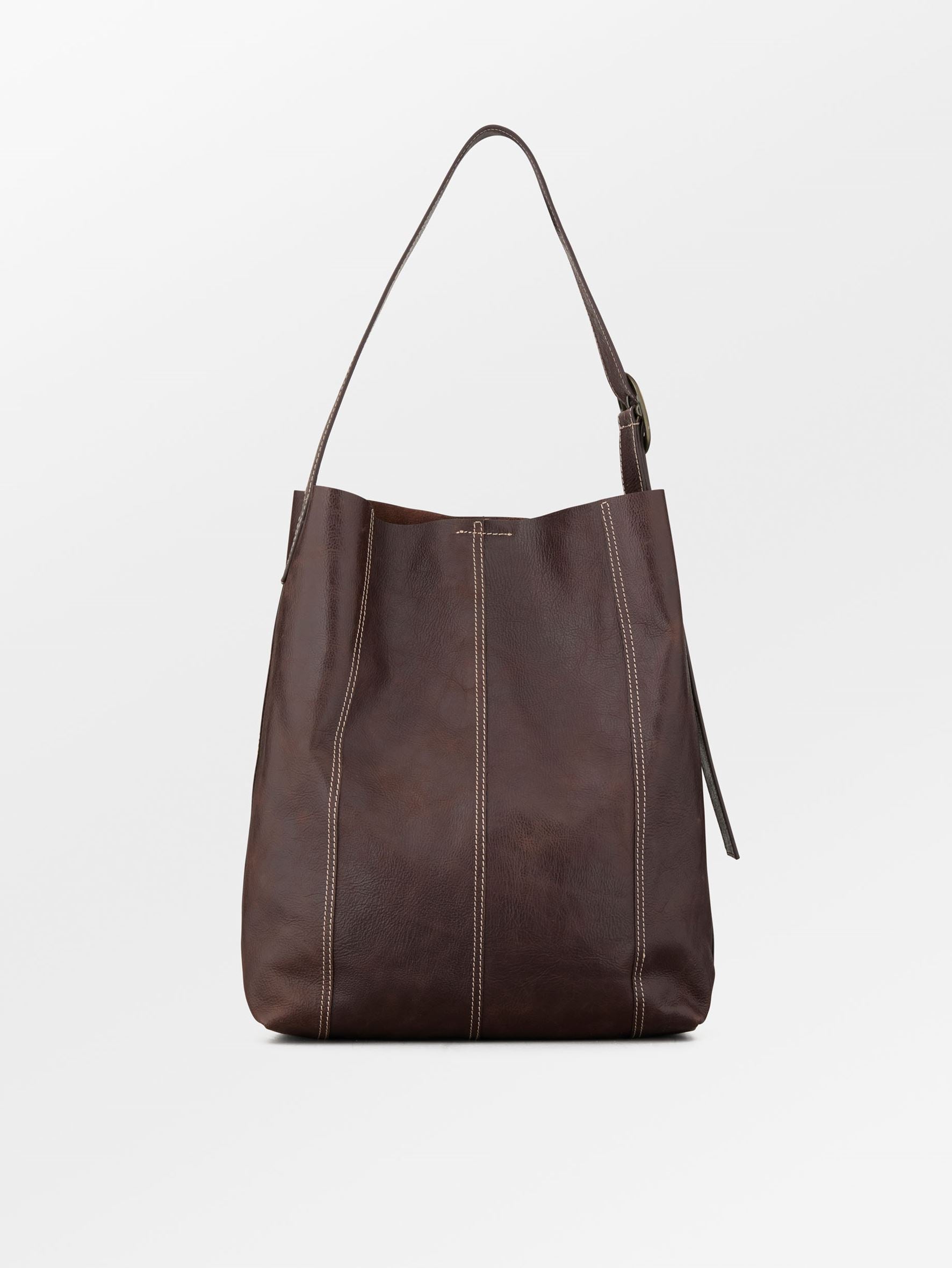 becks-ndergaard-panel-mae-buckle-tasche-chocolate-torte-leder image 1