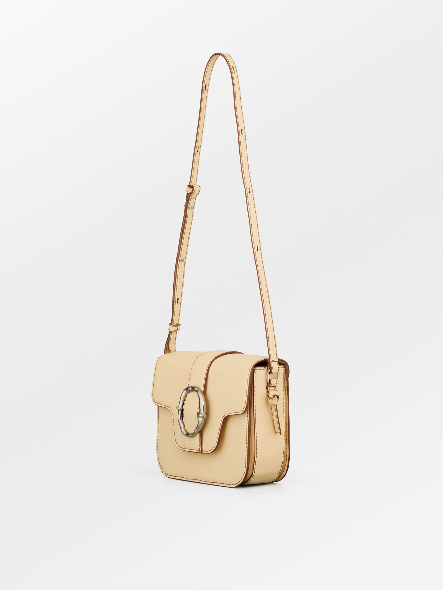 becks-ndergaard-glossy-iris-buckle-umh-ngetasche-melon-yellow image 2