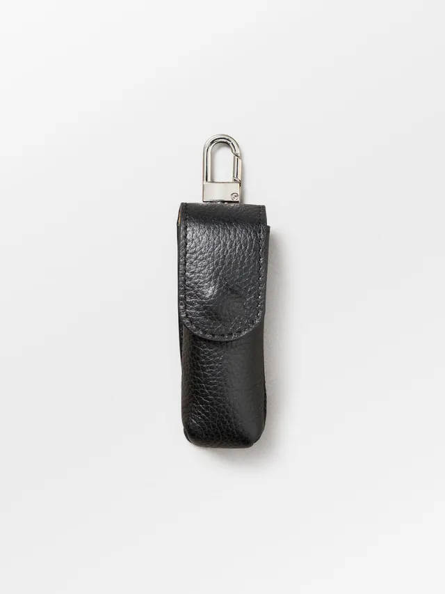 becks-ndergaard-grain-lipstick-bag-charm-schwarz-leder image 1