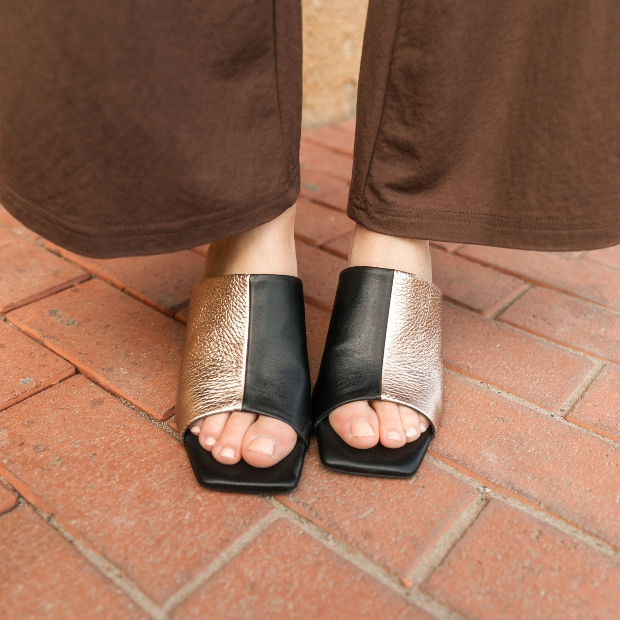 ann-kurz-heel-duo-sandalen-smoke-green-ginger-leder image 2