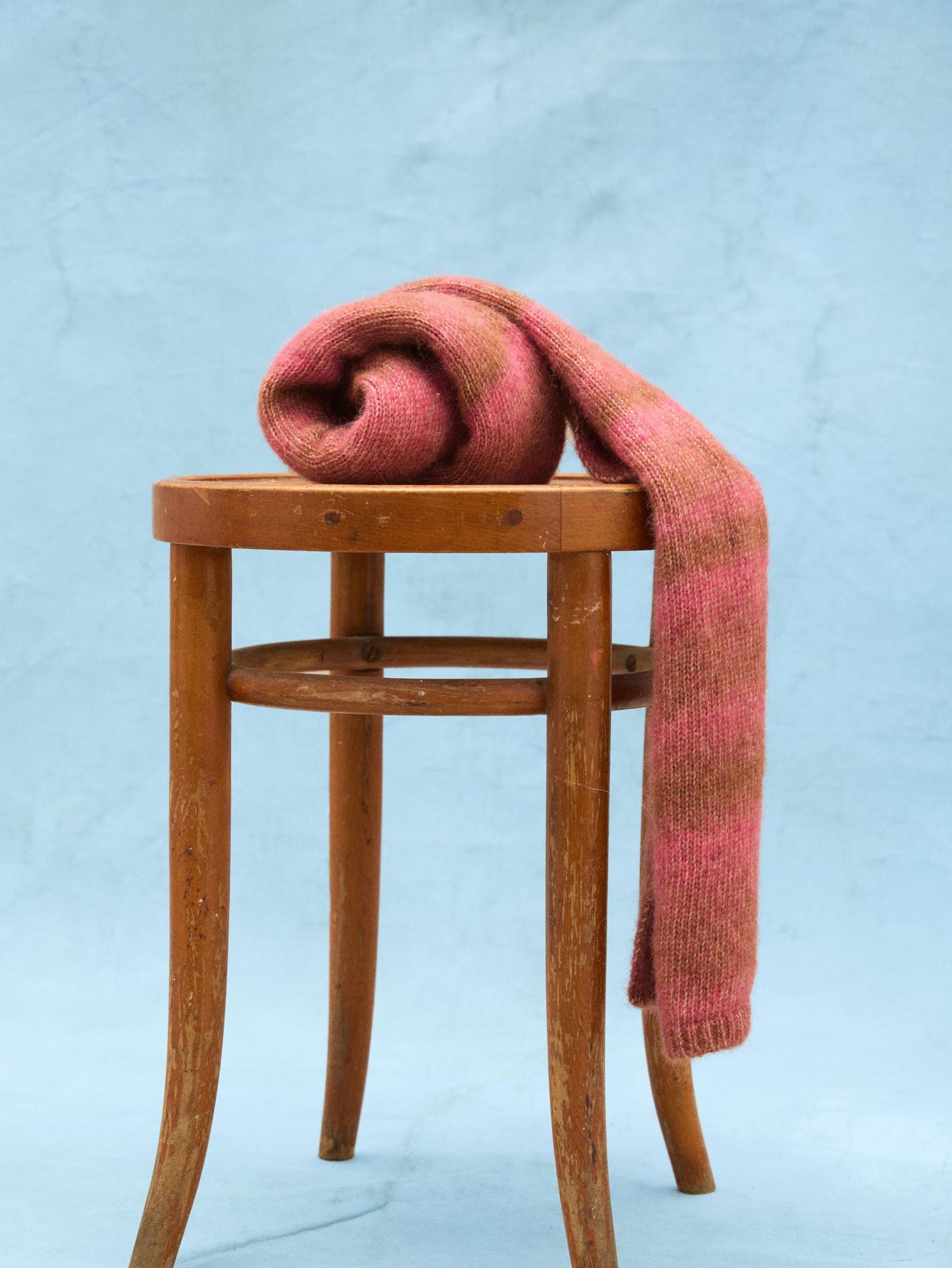 becks-ndergaard-lenny-scarf-wollschal-carmine-pink-24x180 image 3