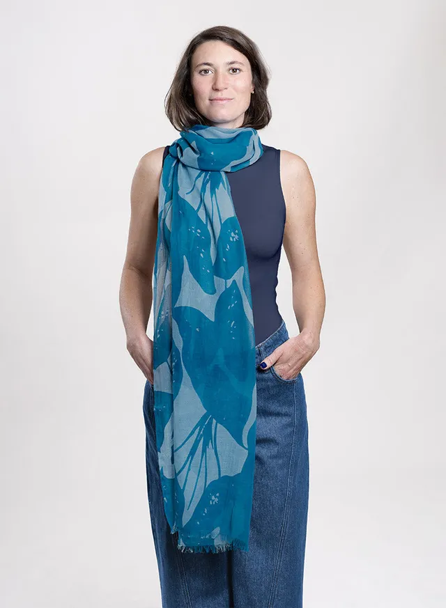 djian-fay-schal-aus-baumwolle-floral-blau-70x190-cm image 1
