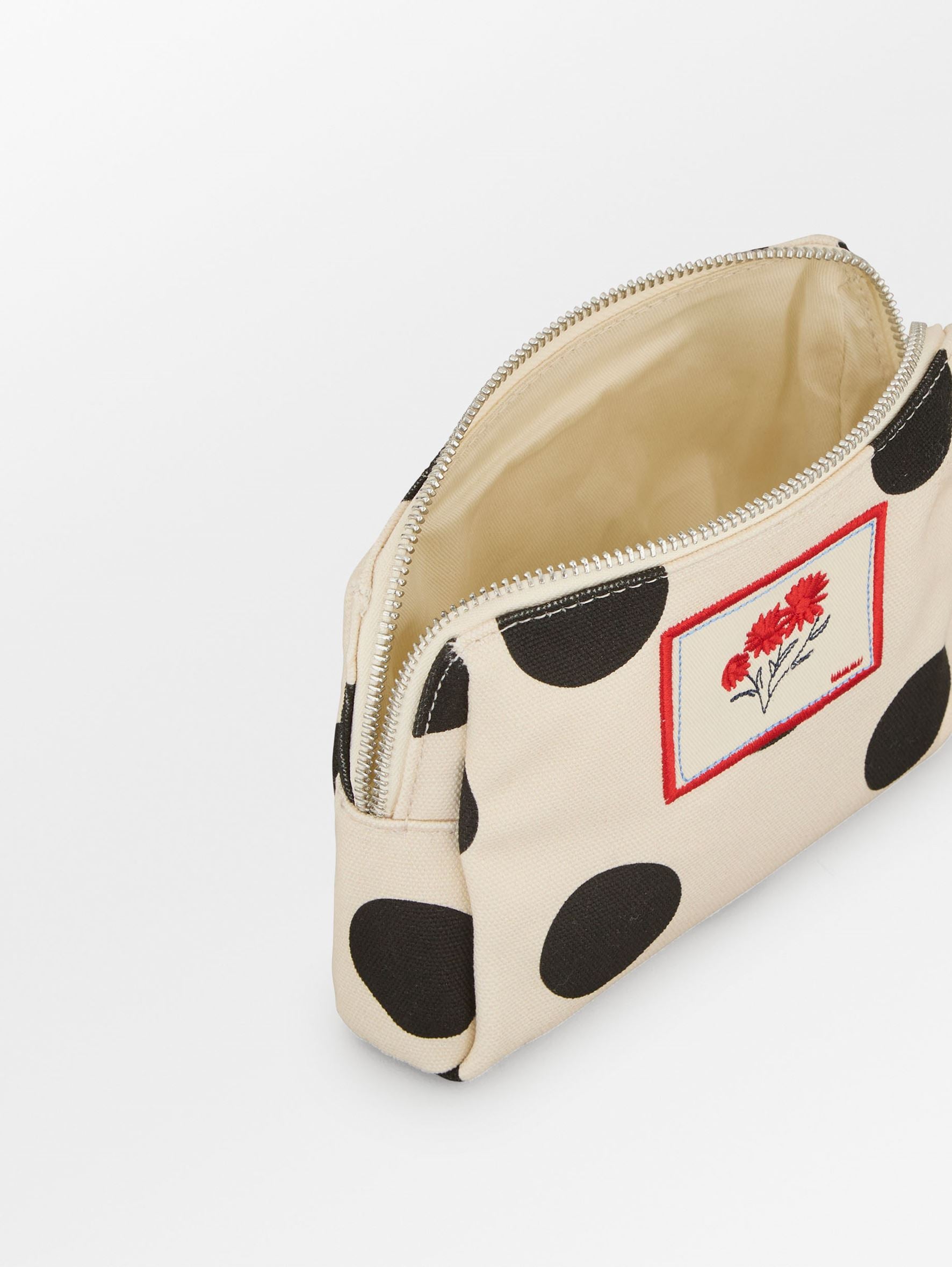 becks-ndergaard-maxi-polka-canvas-pouch-tasche-wei-18x13 image 2