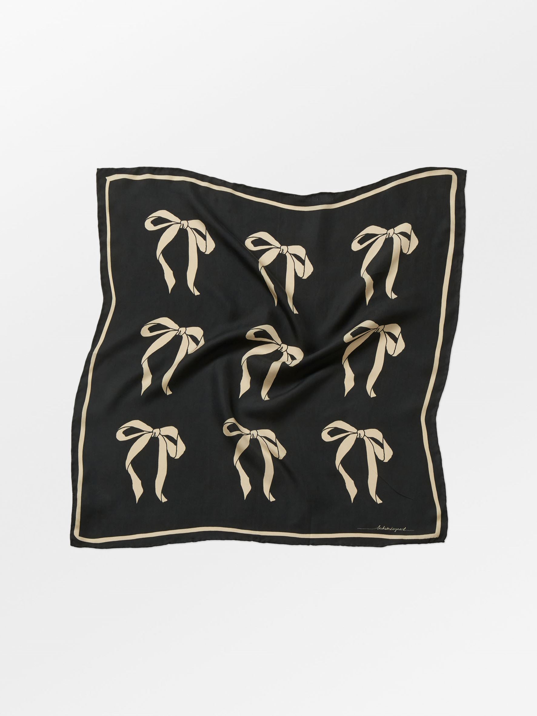 becks-ndergaard-bow-twill-sia-seidentuch-schwarz-65x65 image 1