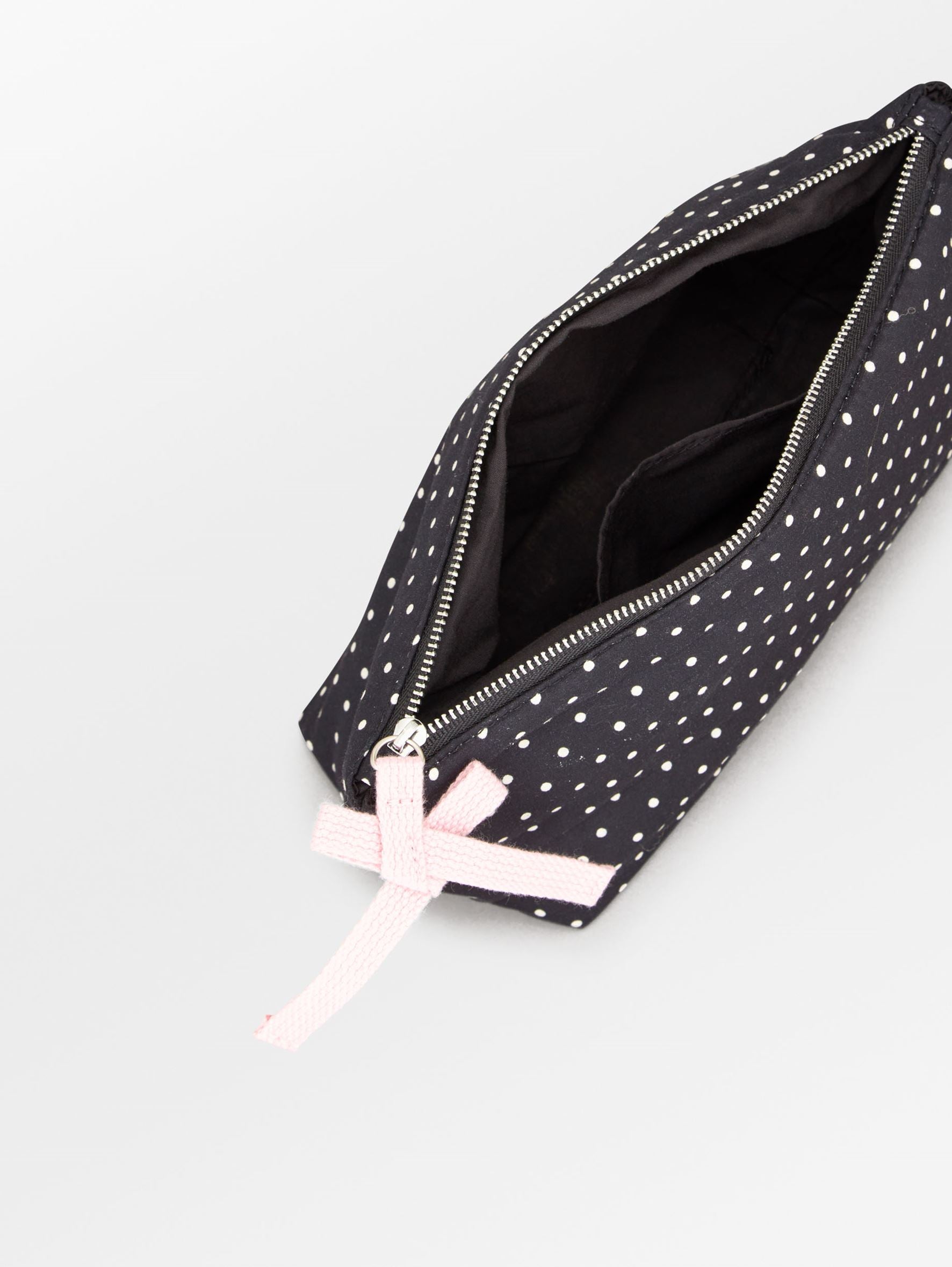 becks-ndergaard-dot-pouch-mini-tasche-schwarz-18x12-punkte image 2