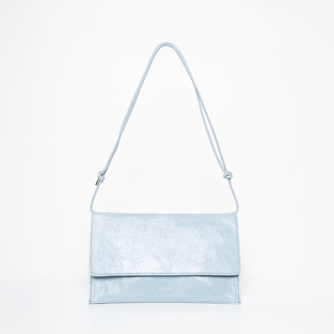 ann-kurz-thin-clutch-lackleder-clutch-celeste-handyfach image 1