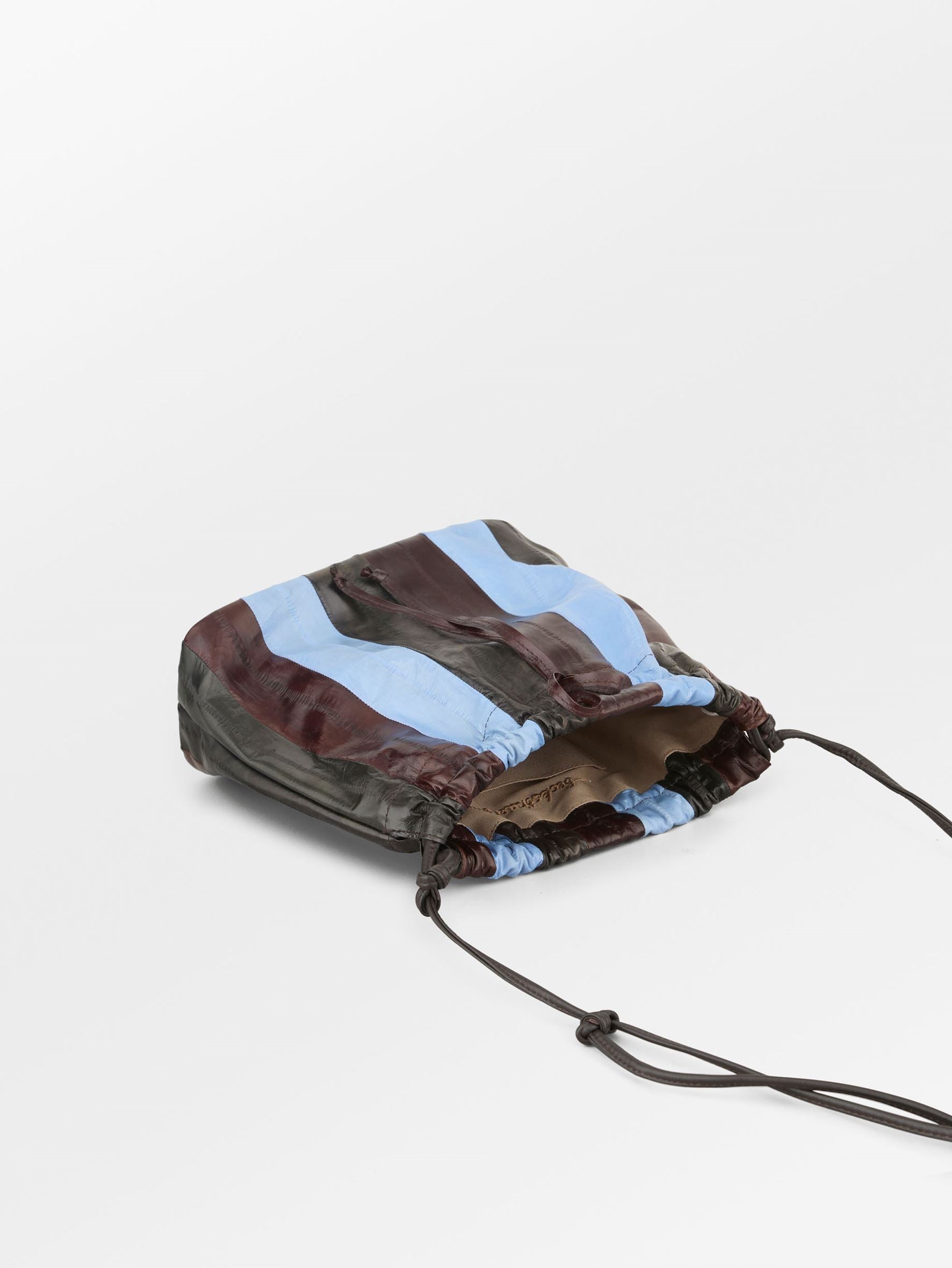 becks-ndergaard-patchwork-gila-tasche-stillwater-blue-aalleder image 3
