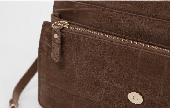 ann-kurz-phone-bag-medium-handytasche-croco-suede-mocha image 4