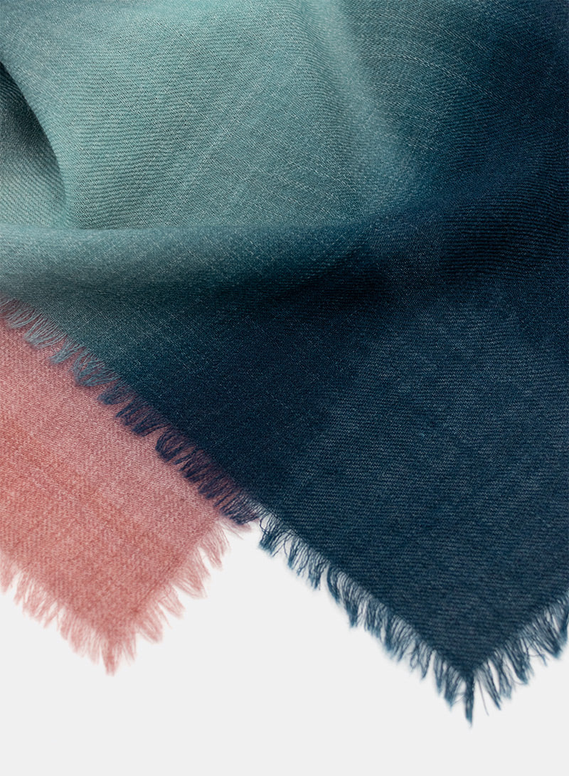 djian-ilvie-schal-merinowolle-blau-rosa-70x180 image 2