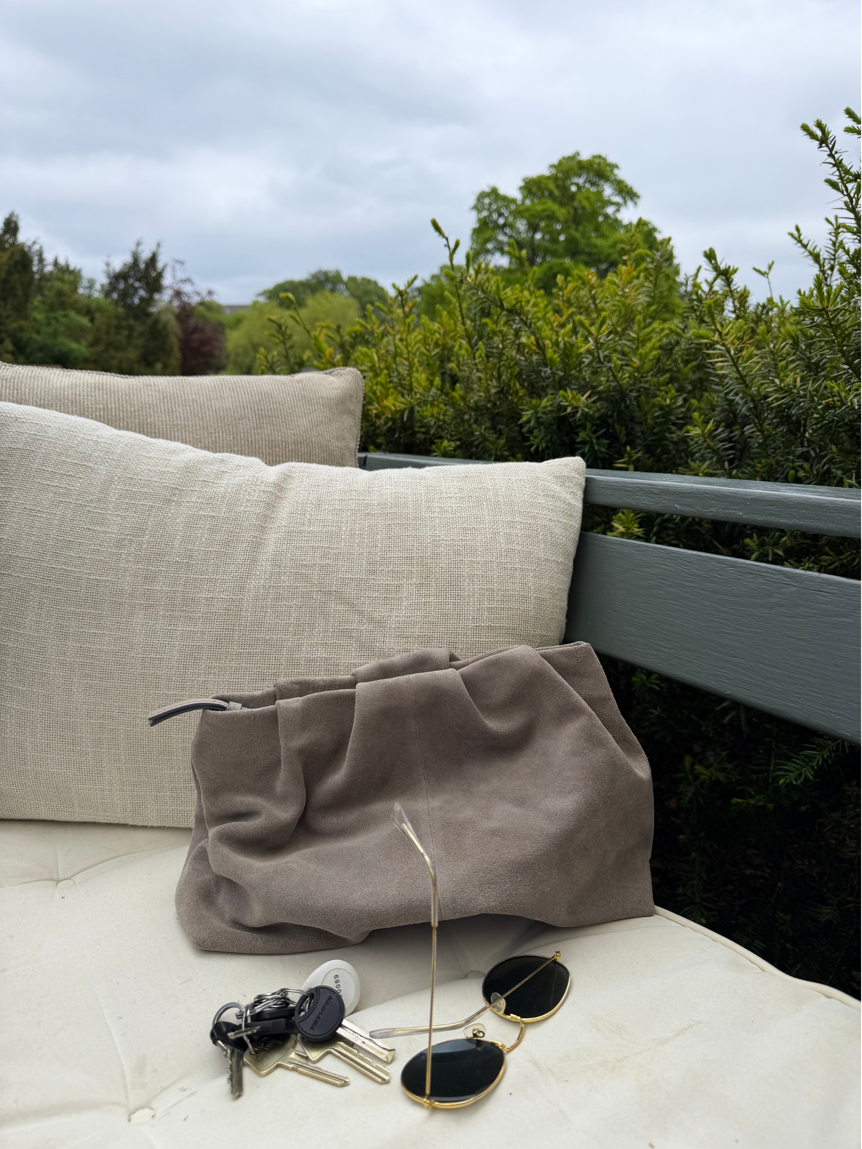 becks-ndergaard-suede-clutch-bag-abendtasche-porpoise-gray image 1