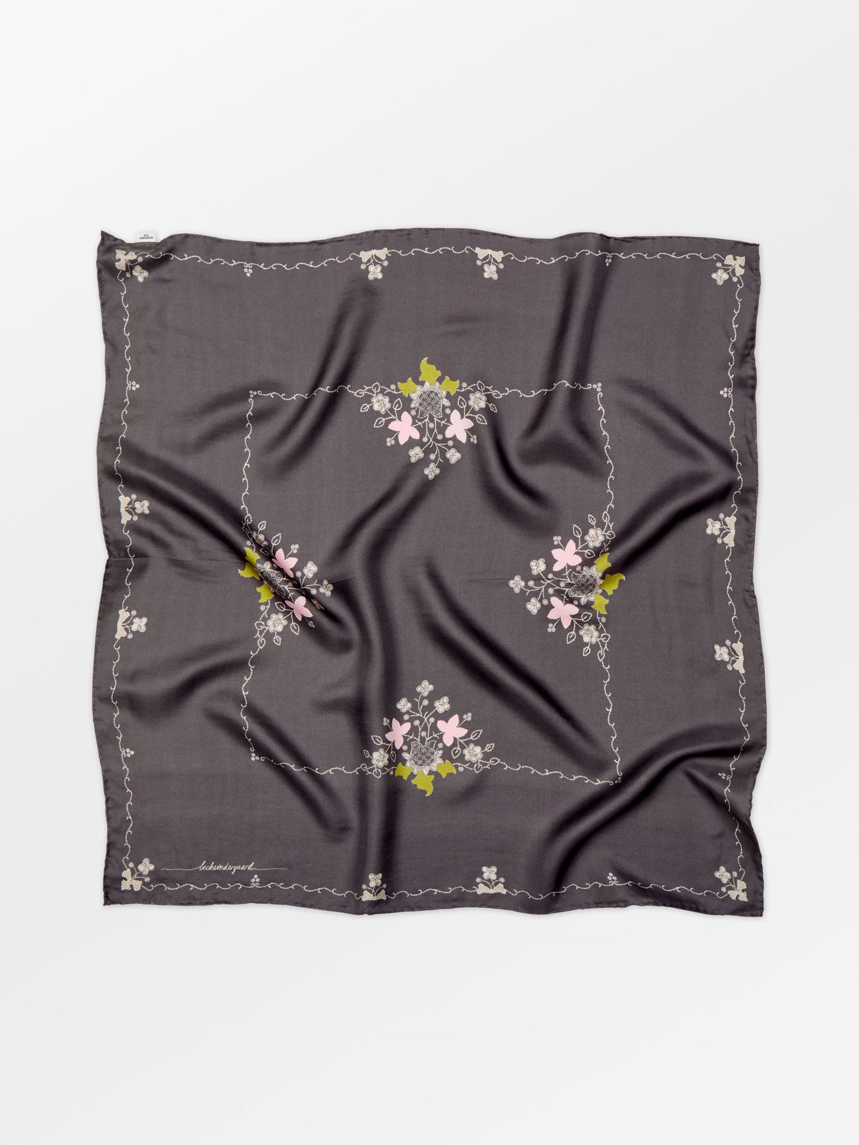 becks-ndergaard-brodaria-sia-seidenschal-65x65-grau image 1