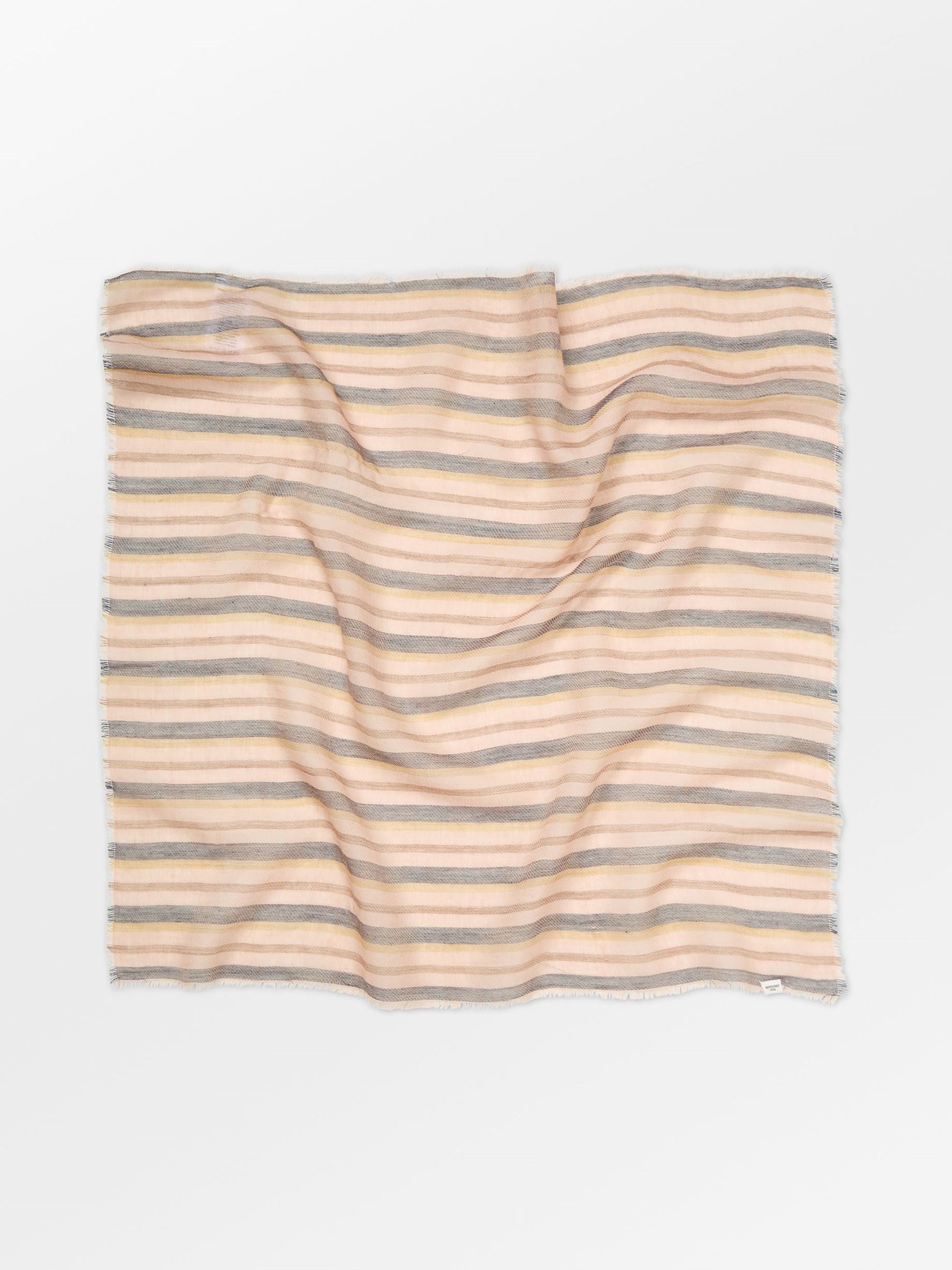 becks-ndergaard-scarves-mallie-wica-schal-rosa-wolle-65x65 image 1