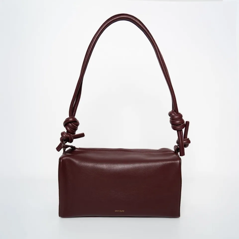 ann-kurz-long-square-schultertasche-nappa-burgunderrot-l-ngs image 1