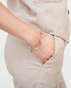 fable-england-jewellery-pansy-pearl-charm-armband-gold image 7