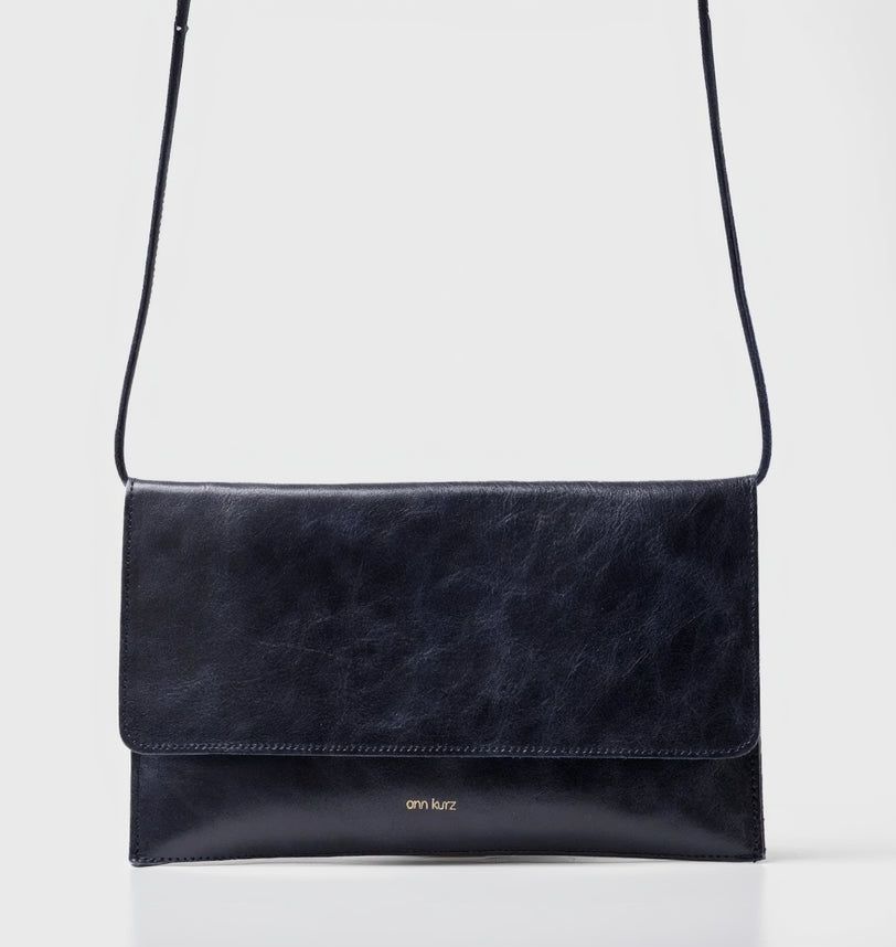 ann-kurz-thin-clutch-abendtasche-nappa-navy-blau image 2