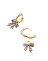 fable-england-forget-me-not-bow-huggie-ohrringe-gold image 4