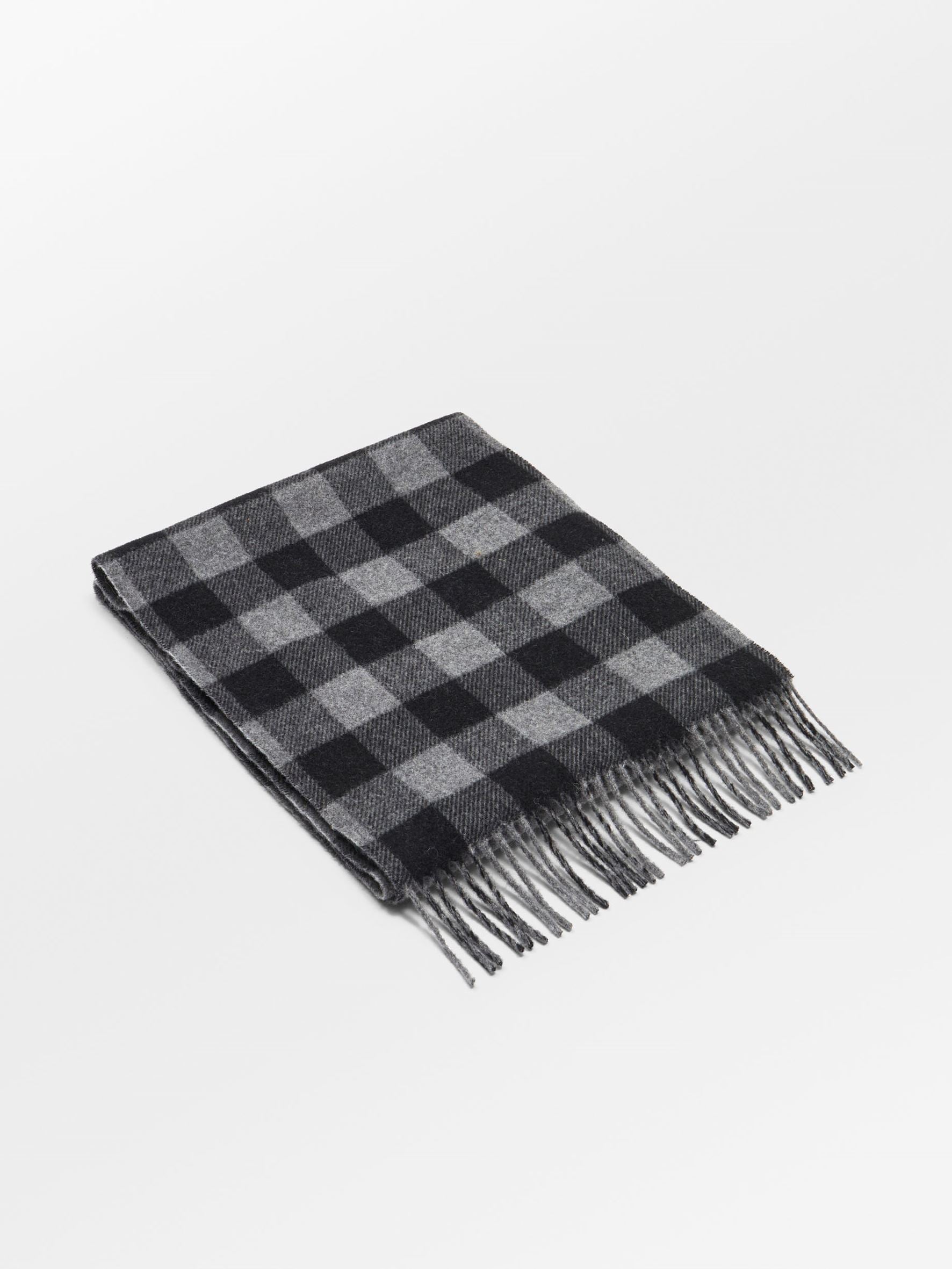 becks-ndergaard-florenca-scarf-schal-smoked-gray-wolle-37x220 image 2