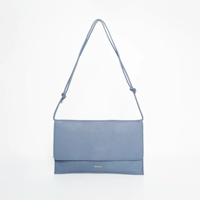 ann-kurz-thin-clutch-abendtasche-nappa-blau-handyfach image 1