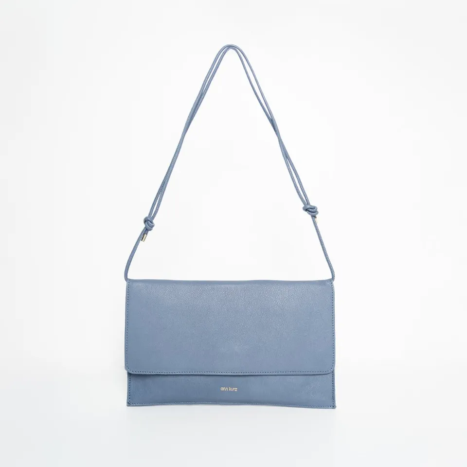 ann-kurz-thin-clutch-abendtasche-nappa-blau-handyfach image 1