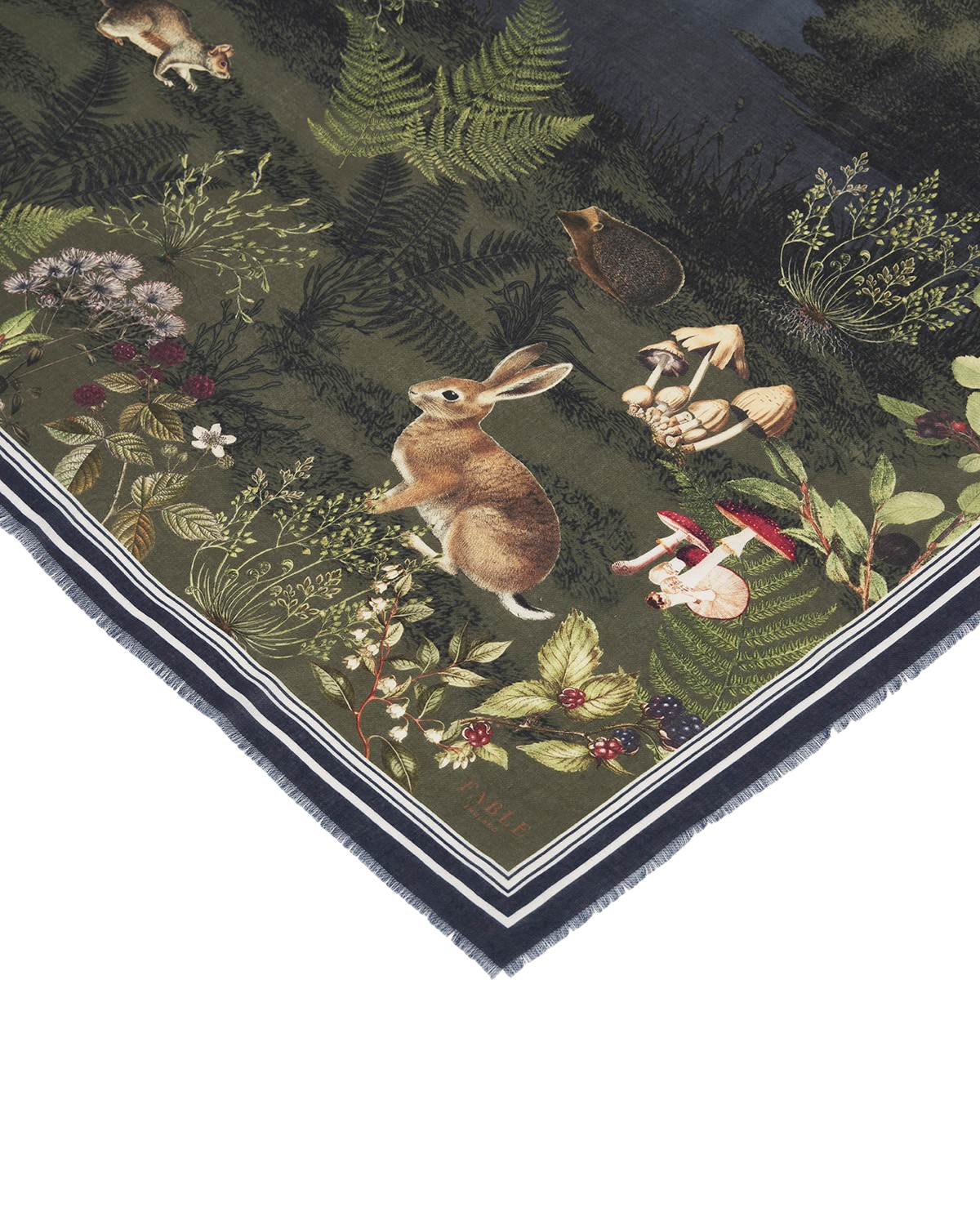 fable-england-woodland-meadow-schal-navy-blumen image 4