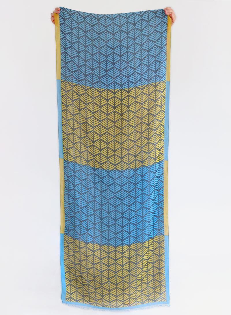 djian-lotus-schal-modal-baumwolle-blau-floral image 2