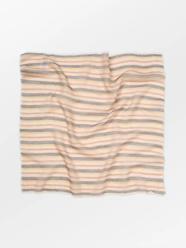 becks-ndergaard-scarves-mallie-wica-schal-rosa-wolle-65x65 image 1