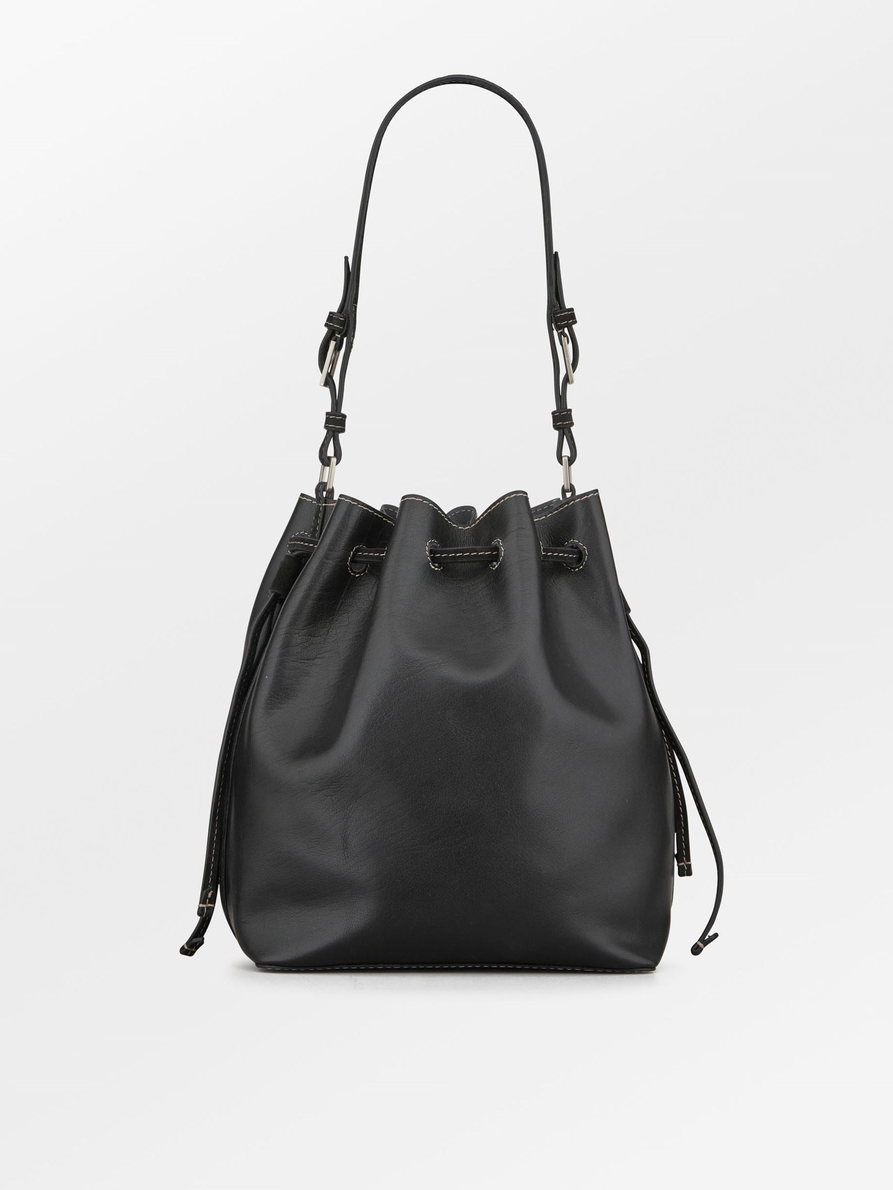 becks-ndergaard-smooth-bucket-bag-leder-schwarz-24x30 image 2