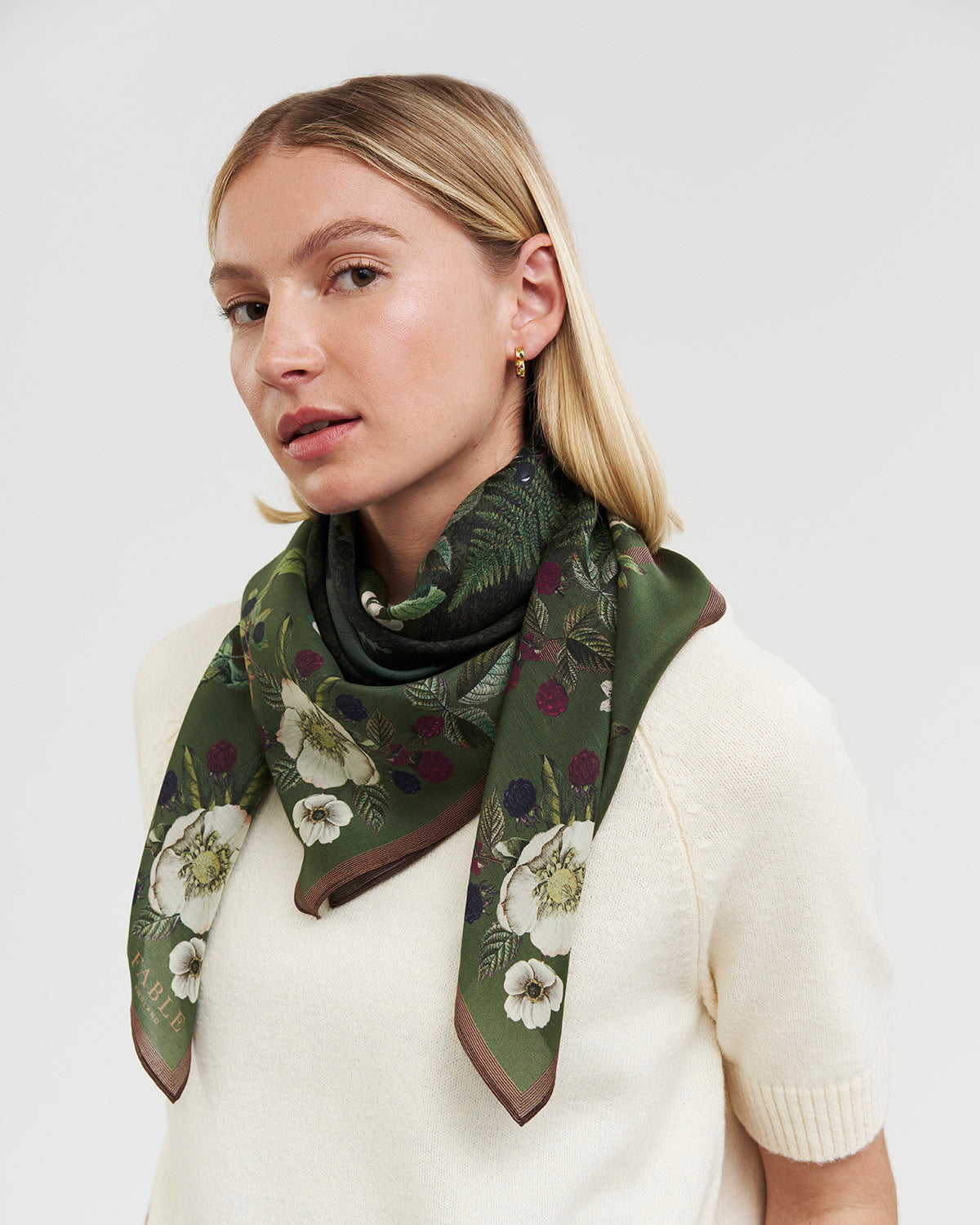 fable-england-orla-narrative-halstuch-khaki-wald-print image 2