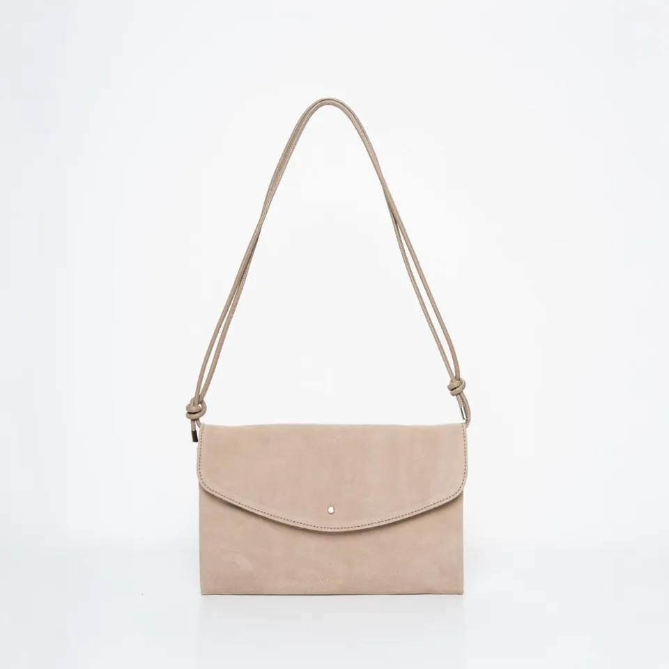 ann-kurz-cute-clutch-umh-ngetasche-wildleder-karamell image 1