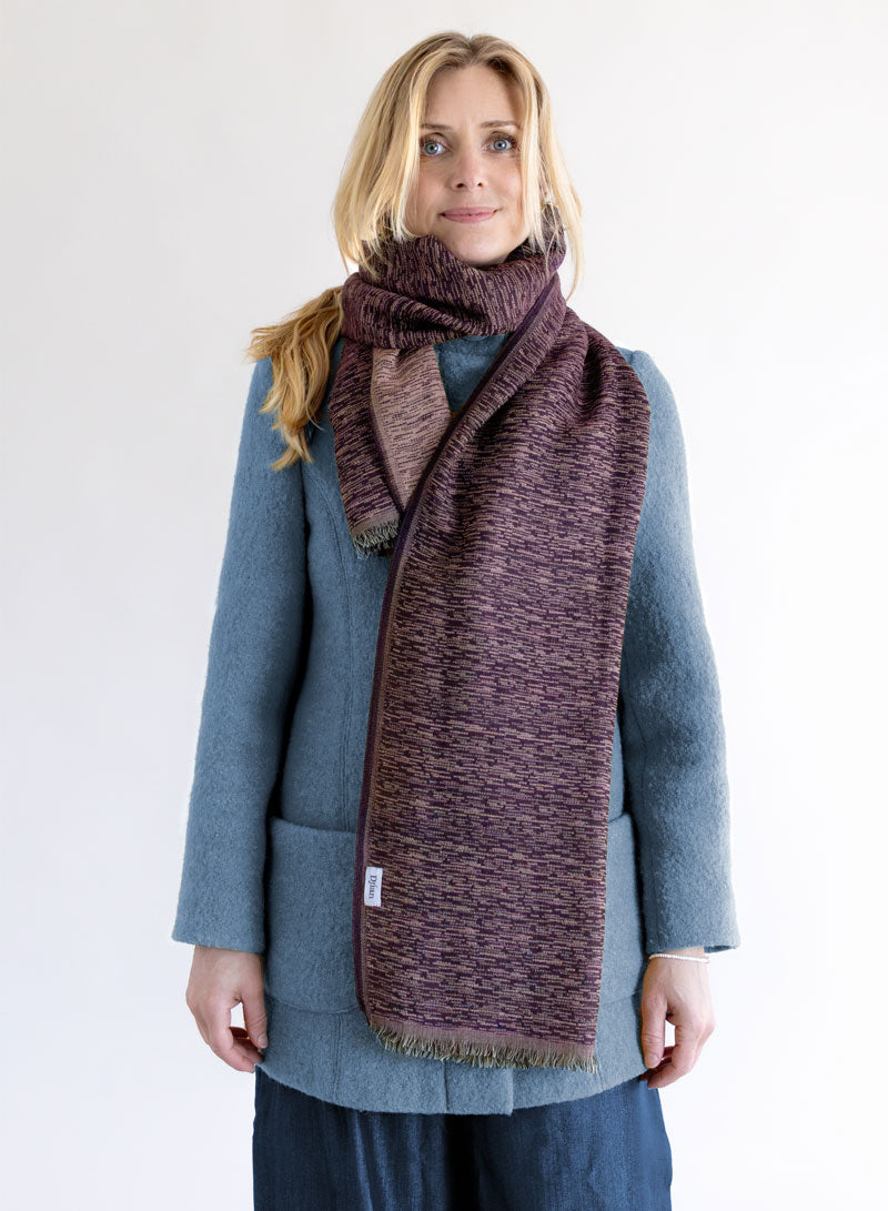djian-olivia-schal-merinowolle-jacquard-beere-rot-50x180 image 3
