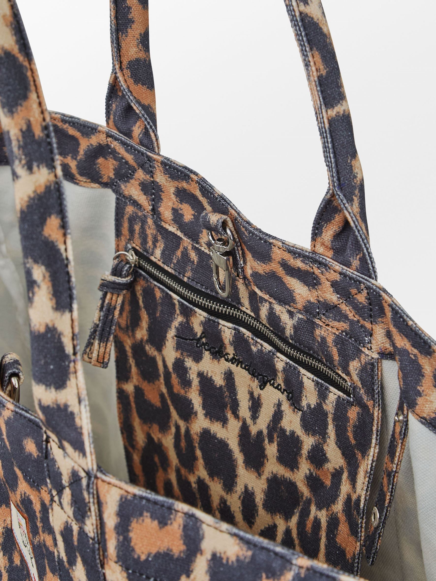 becks-ndergaard-leola-camila-shopper-schwarz-leo-42x35 image 2