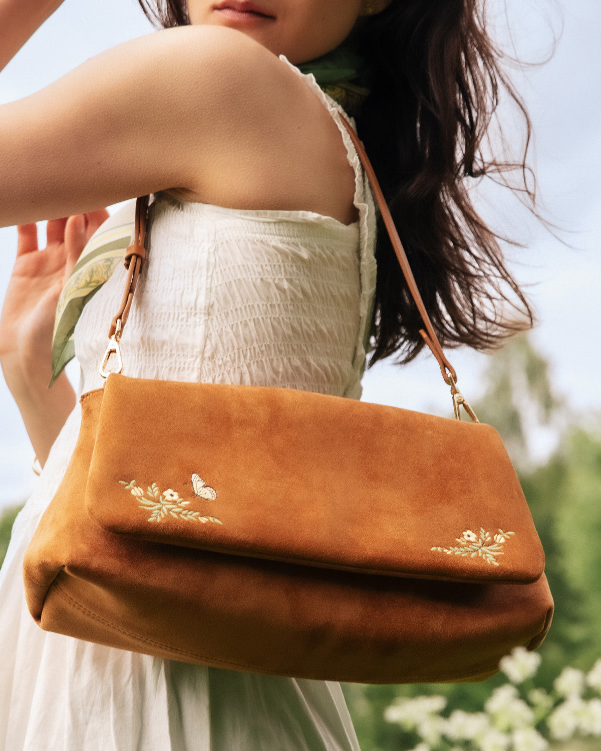 fable-england-floral-schultertasche-tan-baguette image 2