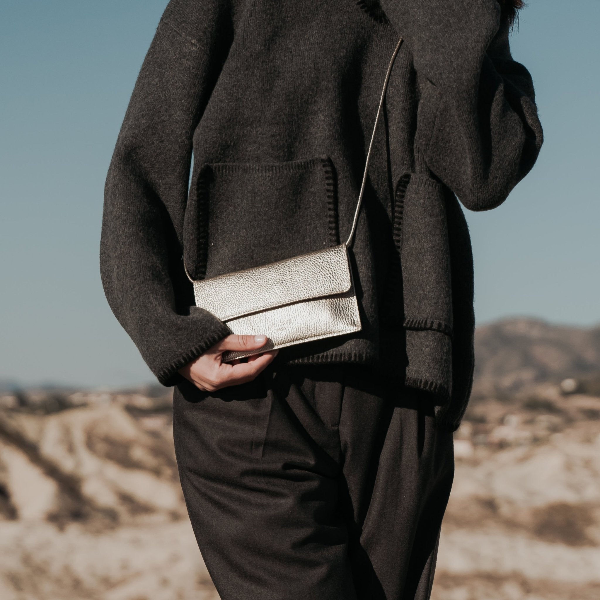 ann-kurz-mini-thin-clutch-abendtasche-nappa-schwarz image 2