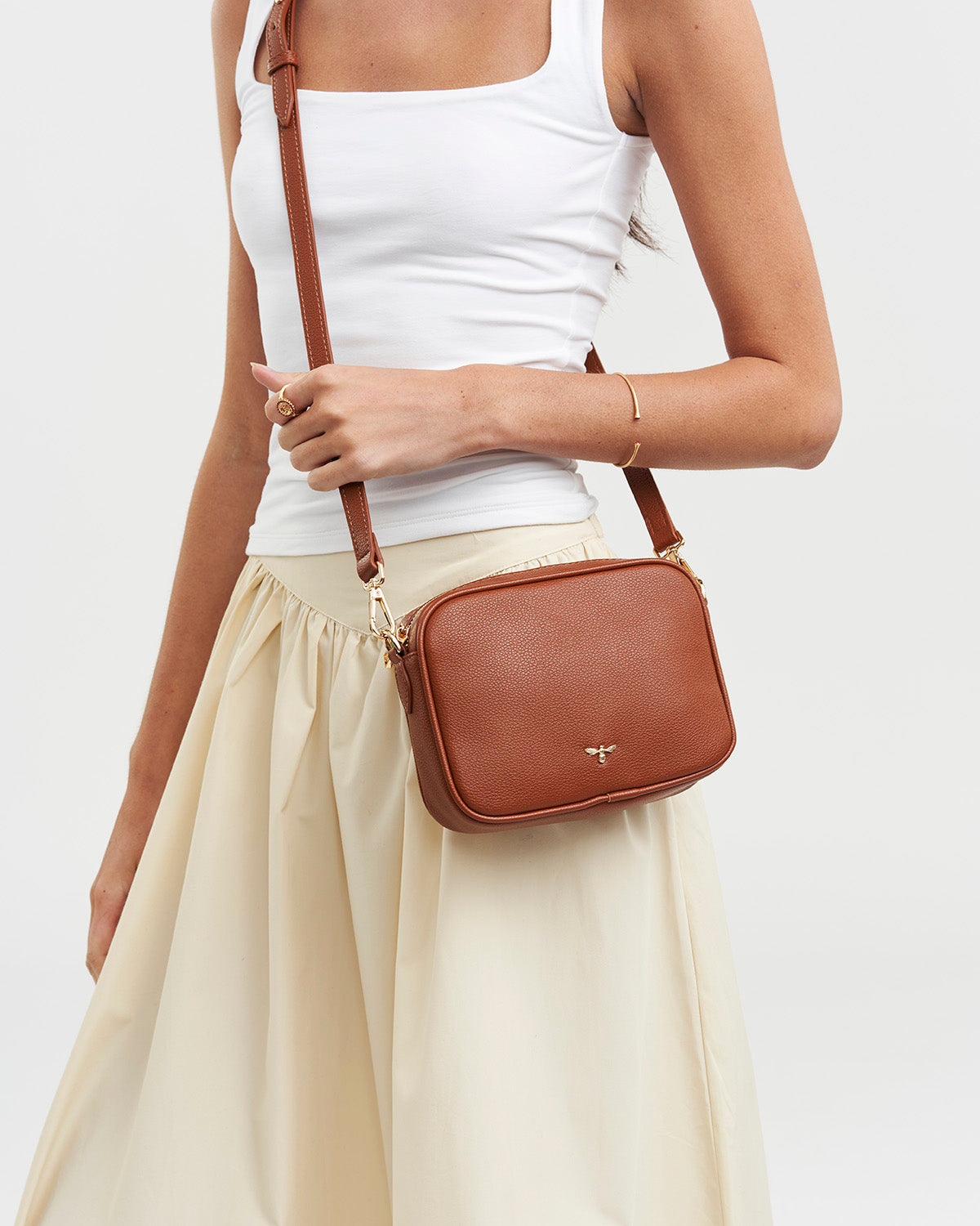 fable-england-alice-camera-bag-umh-ngetasche-tan-kunstleder image 2