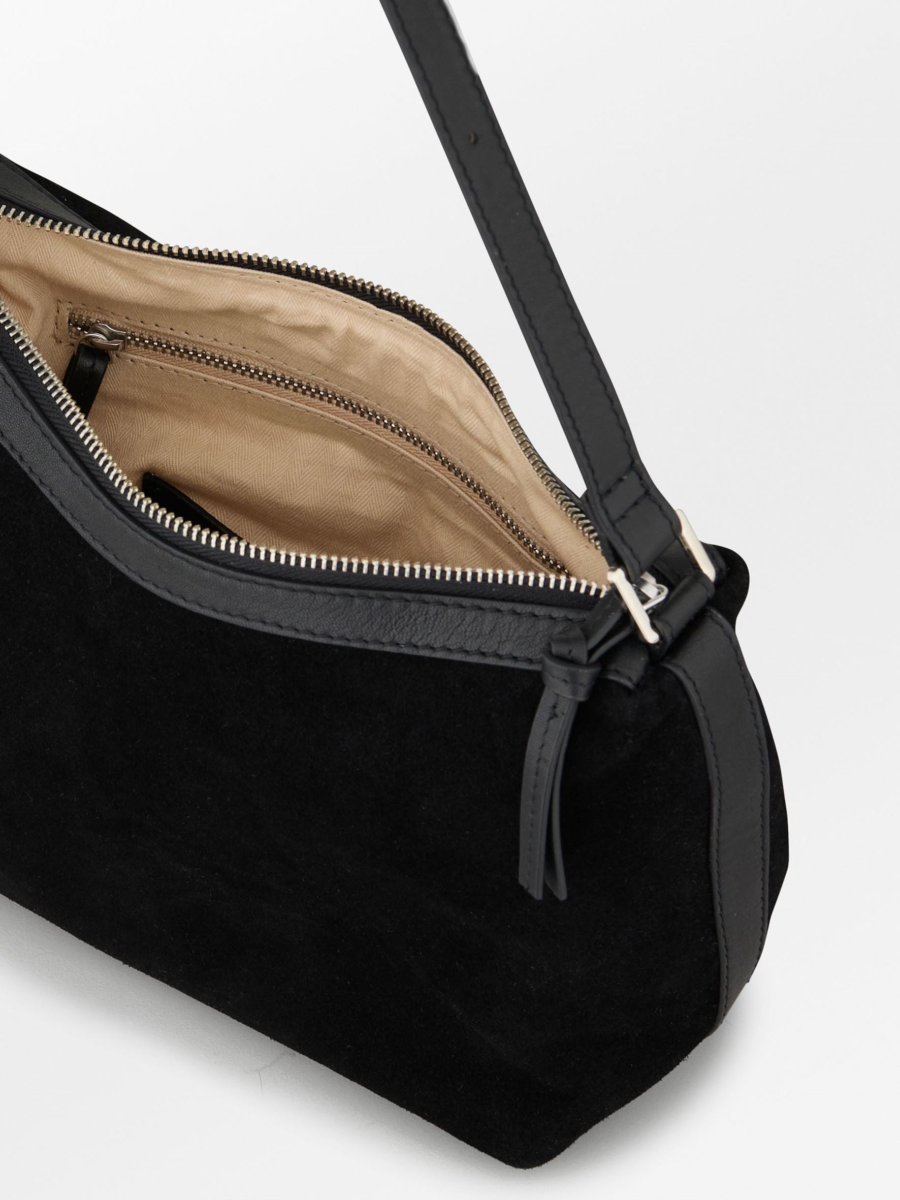 becks-ndergaard-ginni-small-tasche-schwarz-wildleder-22x18 image 3