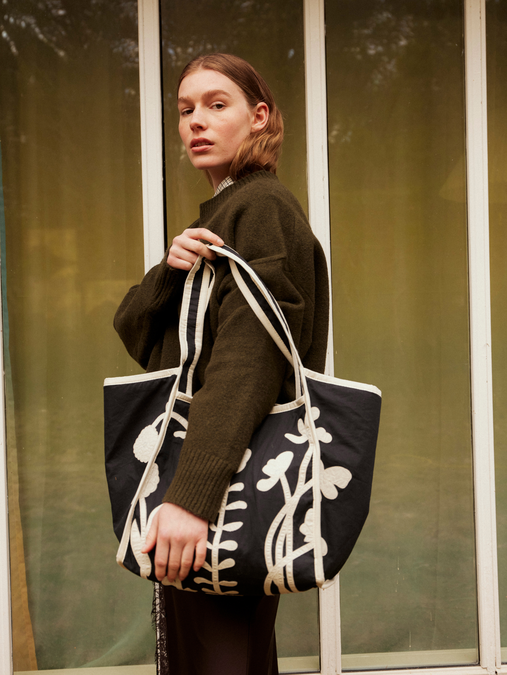 becks-ndergaard-guafiore-laurel-tote-tasche-schwarz-34x30 image 1