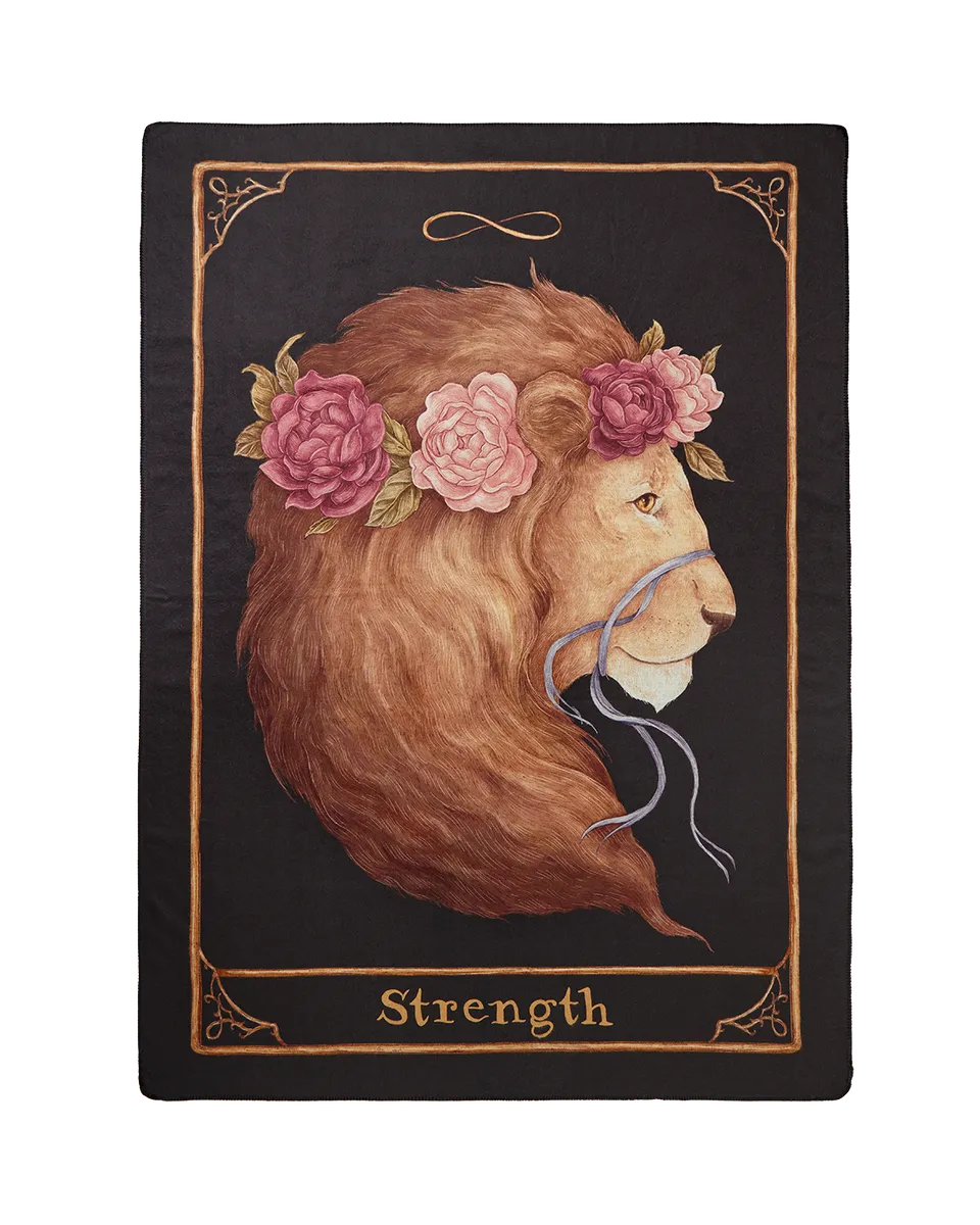 fable-england-strength-tarot-decken-schal-jessica-roux-bergr-e image 1