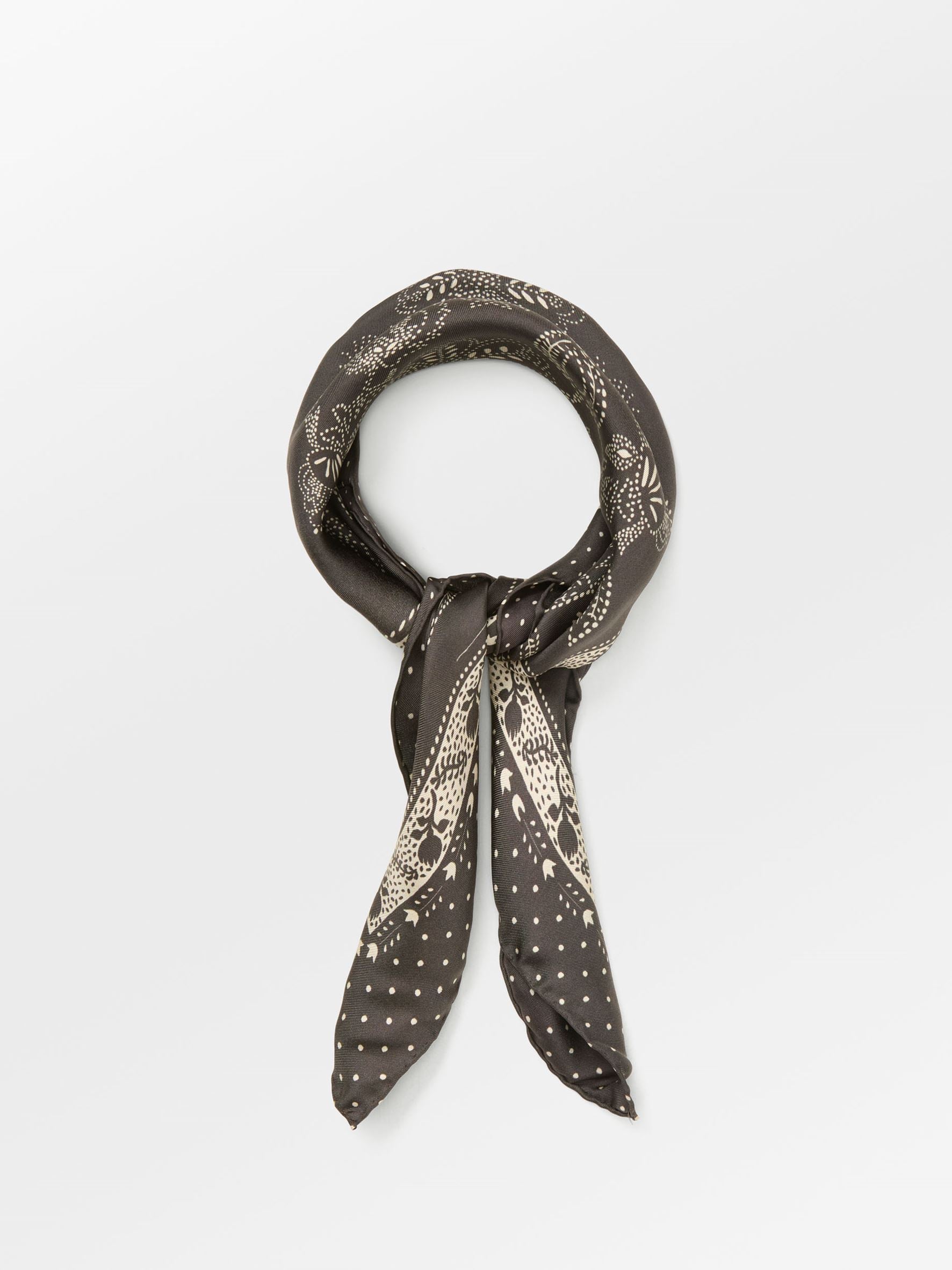 becks-ndergaard-dotted-flora-sia-seidentuch-braun-65x65 image 2