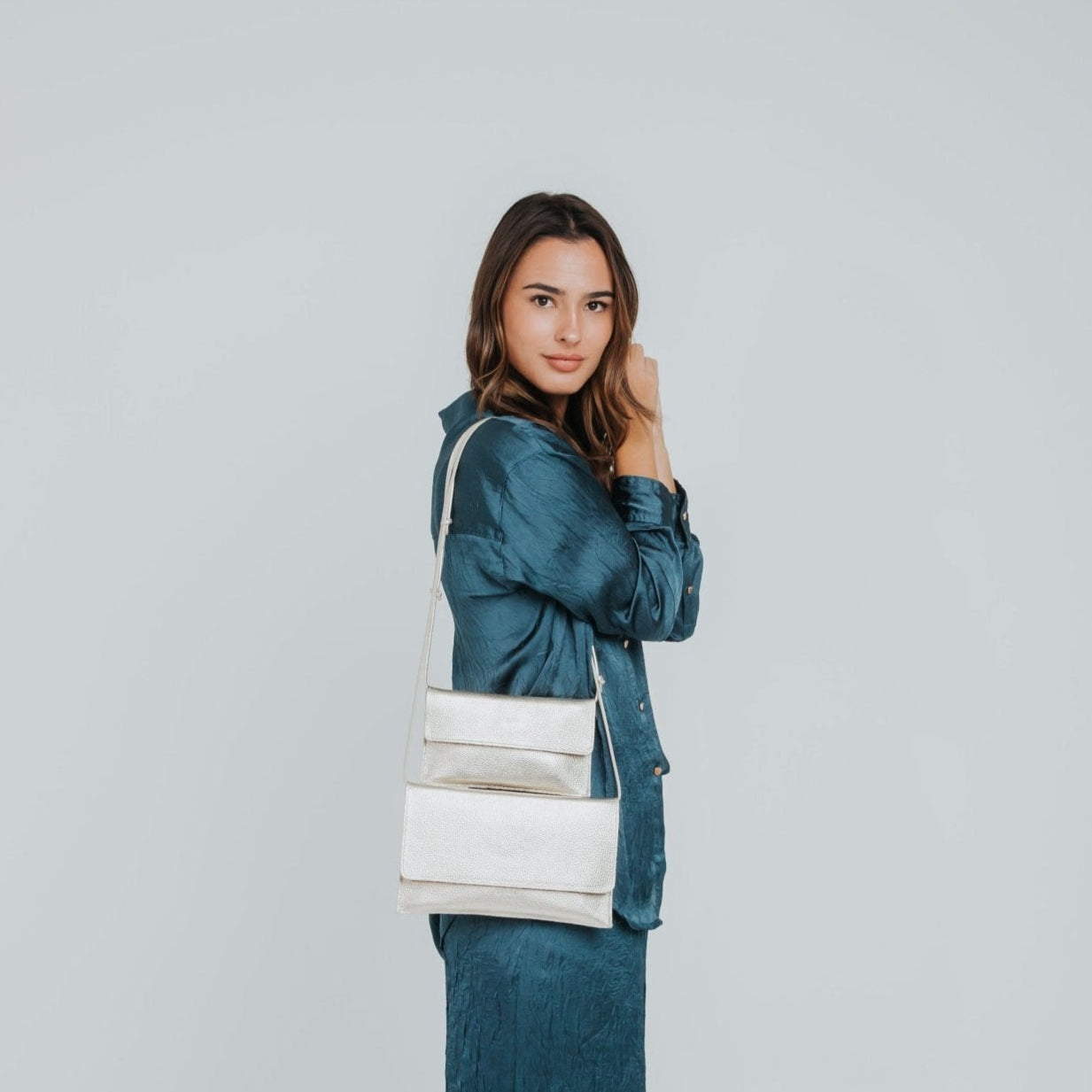 ann-kurz-thin-clutch-metallic-champagne-leder image 5