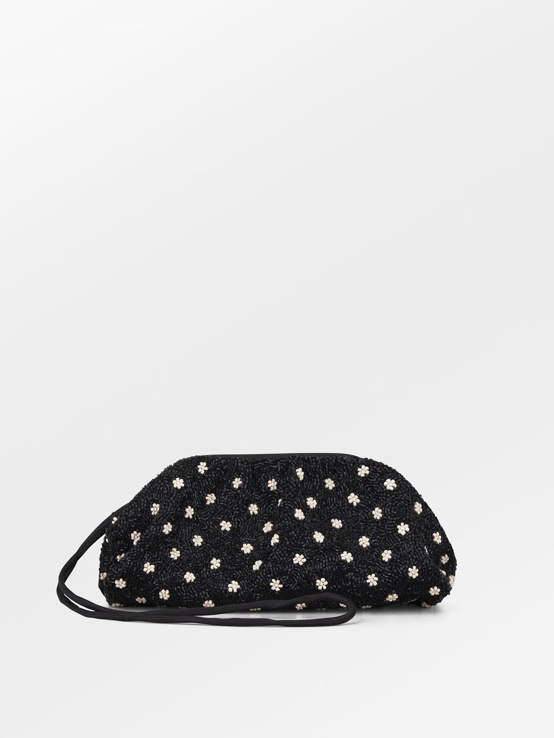 becks-ndergaard-dot-beaded-luna-tasche-schwarz-26x12-perlen image 1