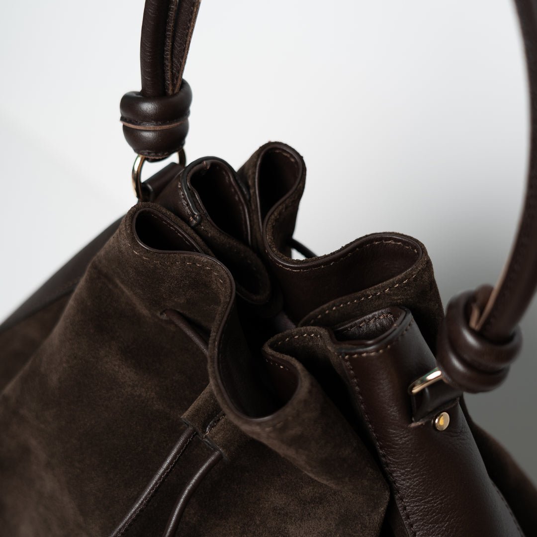 ann-kurz-saku-tall-beuteltasche-suede-mocha-rucksack-leder image 3