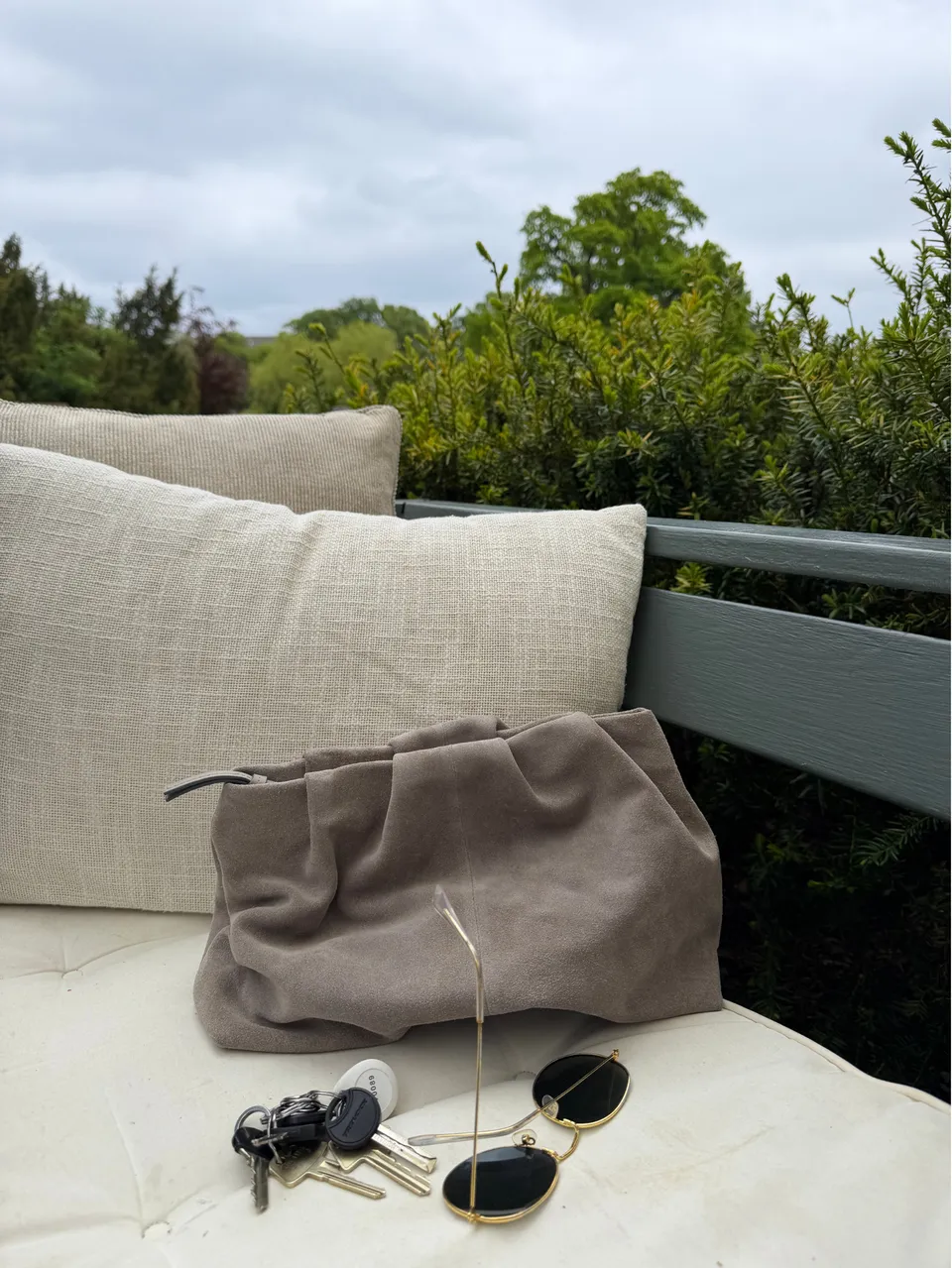 becks-ndergaard-suede-clutch-bag-abendtasche-porpoise-gray image 1