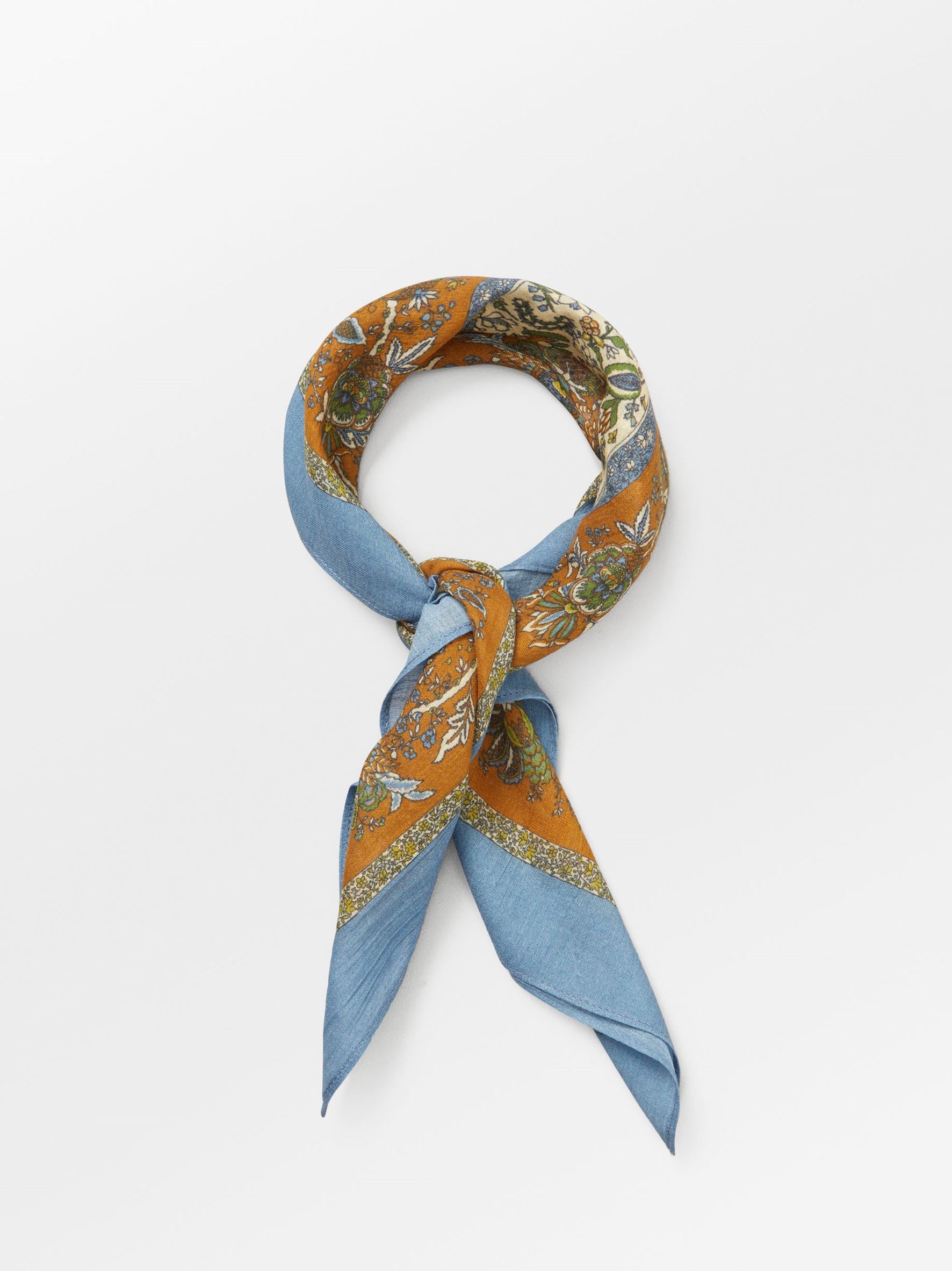 becks-ndergaard-scarves-tapisflora-cotta-tuch-55x55-blau image 2