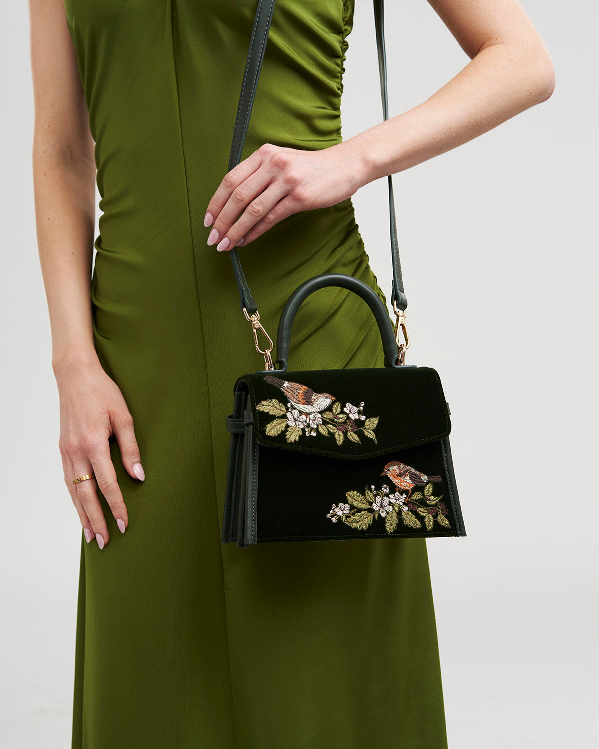 fable-england-eliza-wren-henkeltasche-gr-n-samt image 2