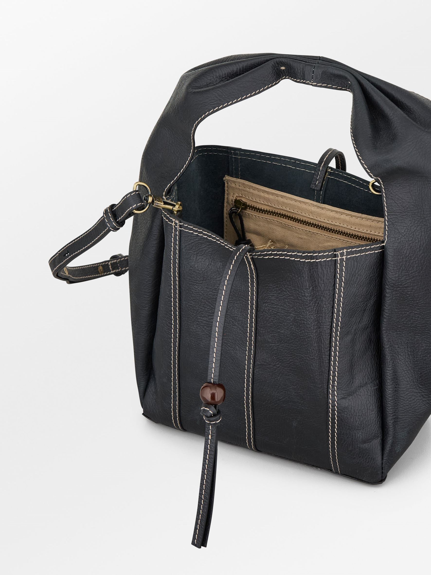 becks-ndergaard-harper-panel-ledertasche-schwarz-22x21 image 3