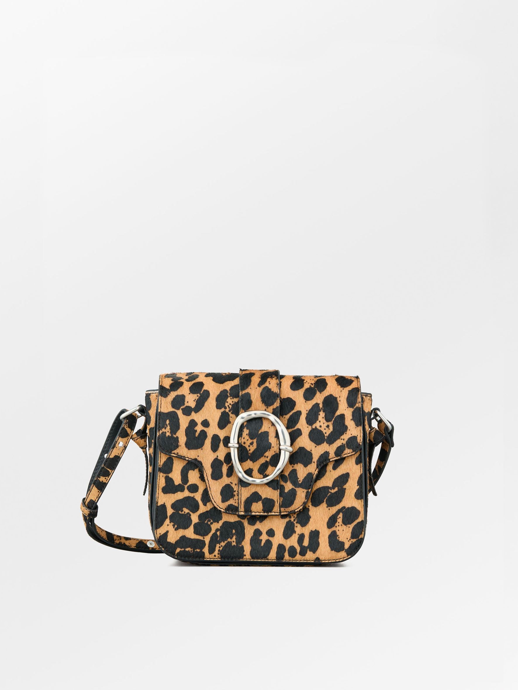 becks-ndergaard-leopa-iris-buckle-bag-leder-schwarz image 1