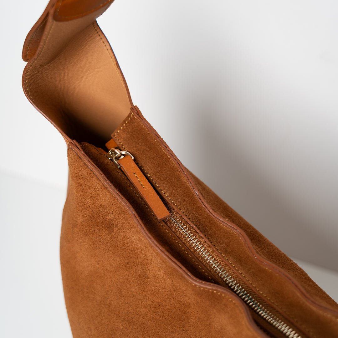ann-kurz-vertical-shopper-tasche-suede-mix-brown-laptop image 2