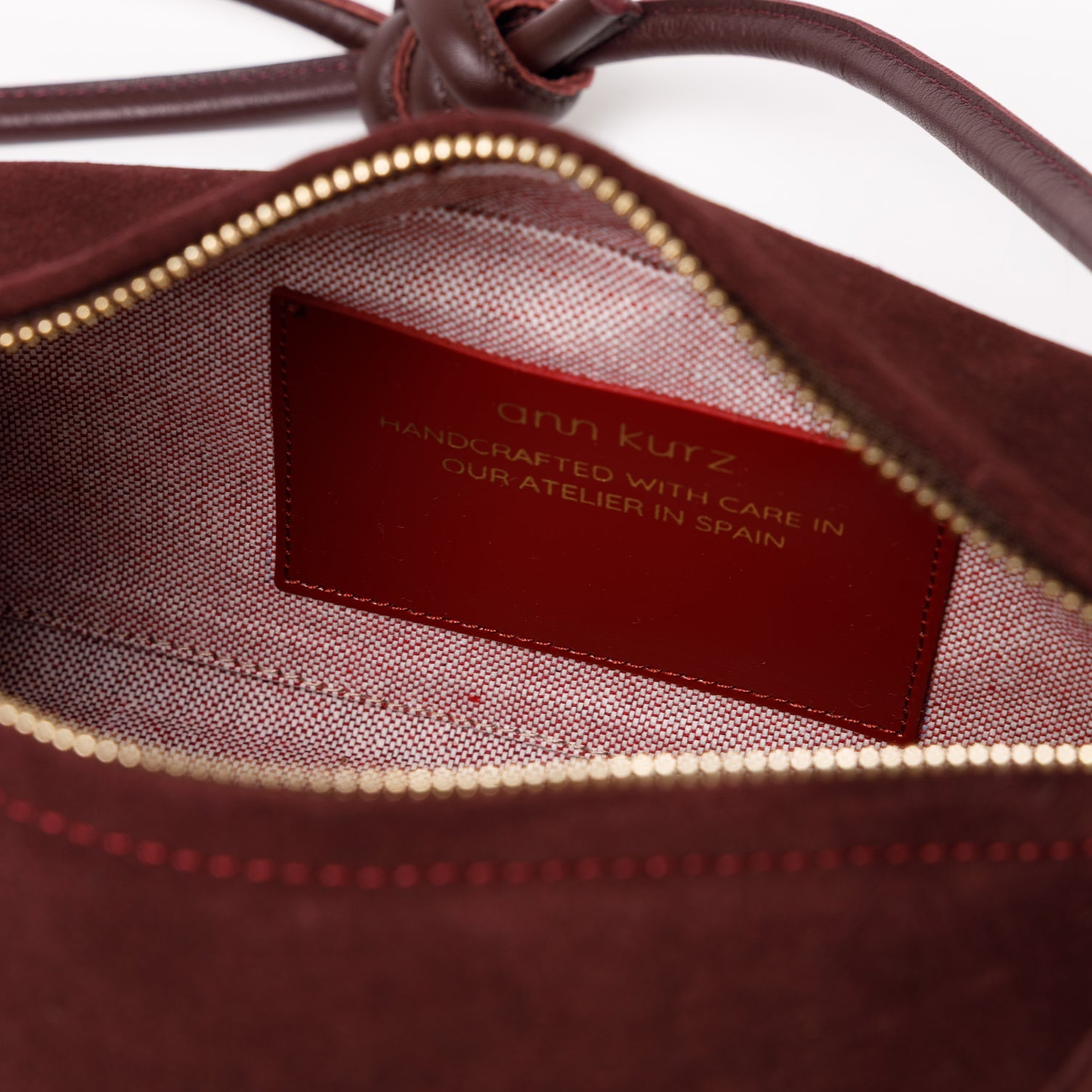 ann-kurz-long-square-schultertasche-wildleder-bordeaux image 2